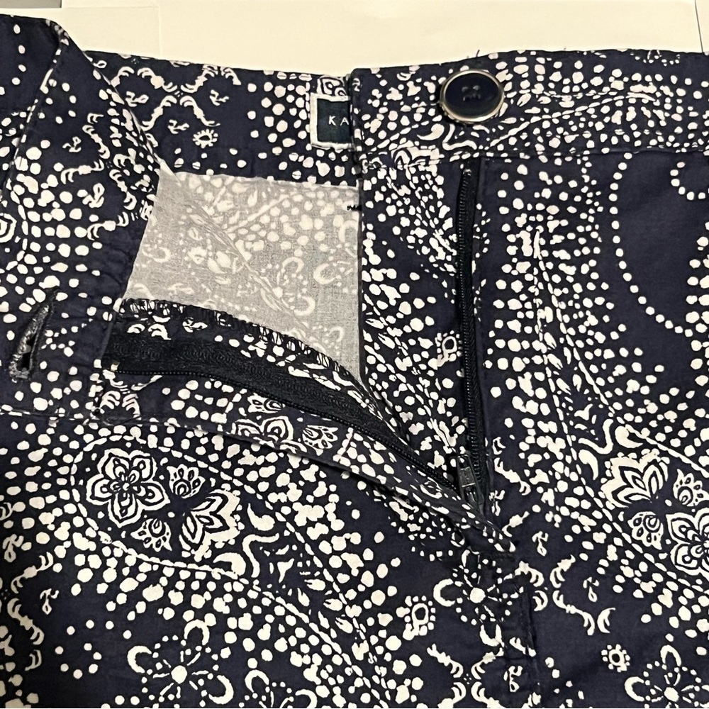 Karen Scott Dark Blue and White Paisley Skort Size 16